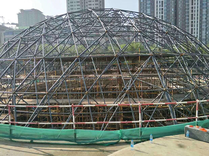 扎兰屯球形网架钢结构施工